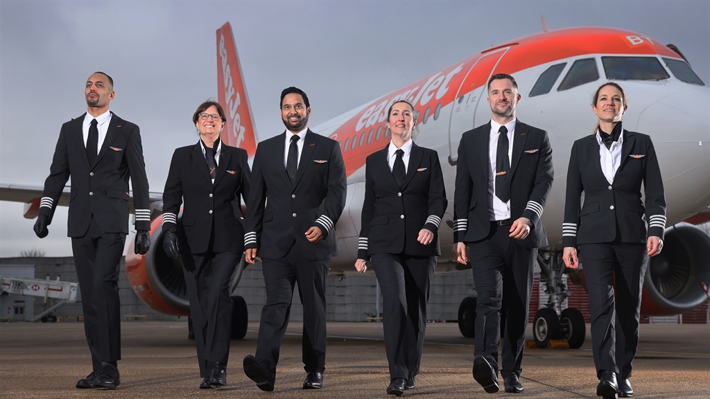 easyjet-reopens-applications-for-2024-pilot-training-programme-in